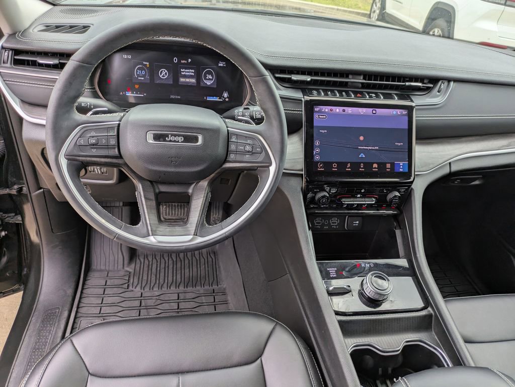 Used 2024 Jeep Grand Cherokee Limited image 12