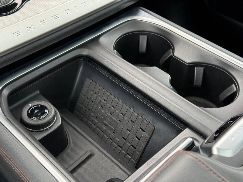 Used 2025 Ford Expedition Active AWD/4WD image 19