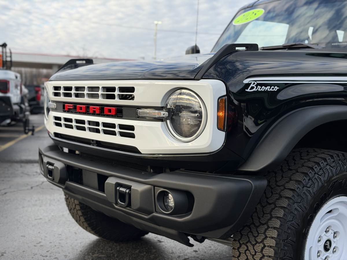 Used 2025 Ford Bronco Heritage Edition image 11