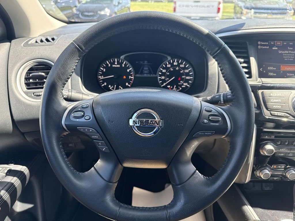 Used 2020 Nissan Pathfinder SV image 24