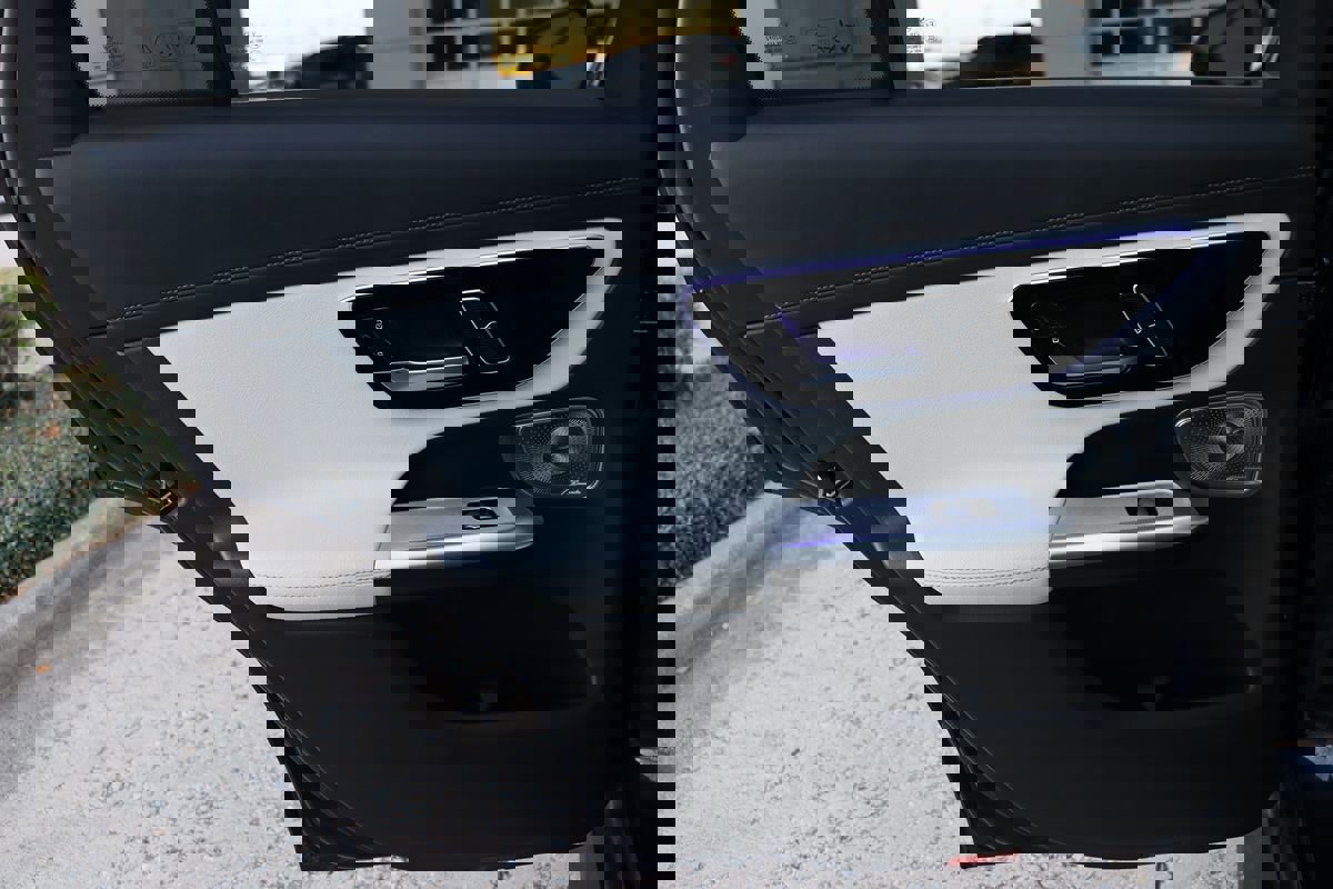 Used 2024 Mercedes-Benz GLC 300 4MATIC w/ AMG Line image 45