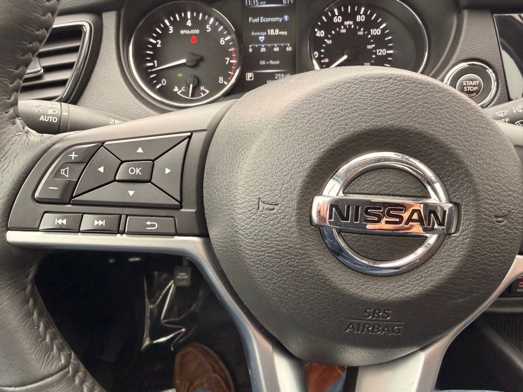 Used 2017 Nissan Rogue SV AWD/4WD image 19