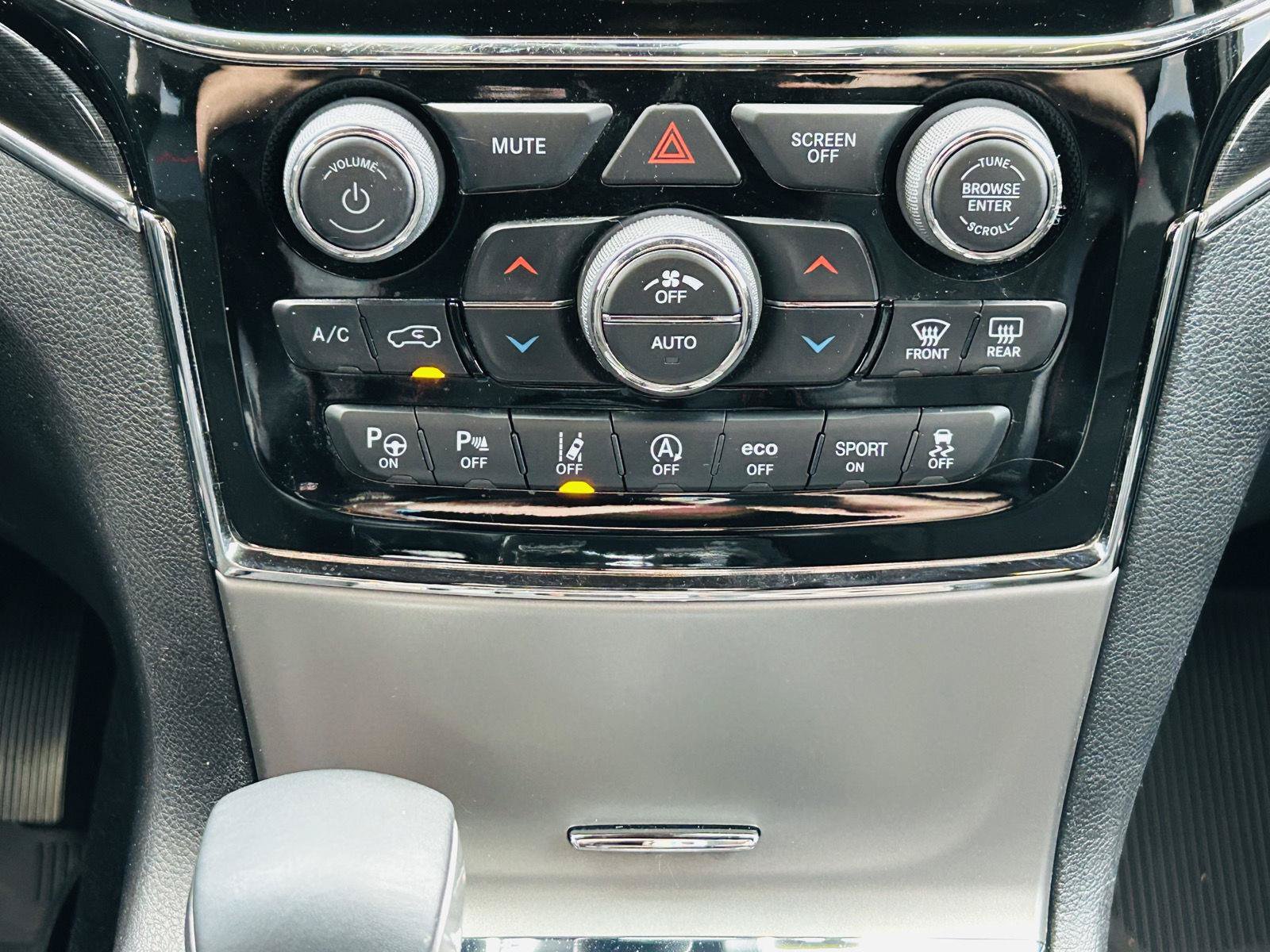 Used 2019 Jeep Grand Cherokee Trailhawk AWD/4WD image 25