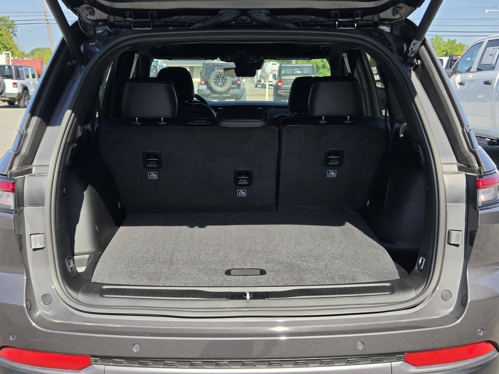 New 2026 Jeep Grand Cherokee Limited w/ Limited Altitude Package RWD image 6