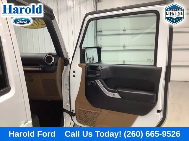 Used 2018 Jeep Wrangler Unlimited Sahara w/ Dual Top Group AWD/4WD image 11