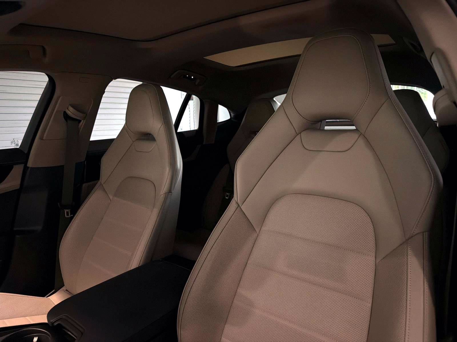 Certified 2025 Porsche Panamera RWD image 5