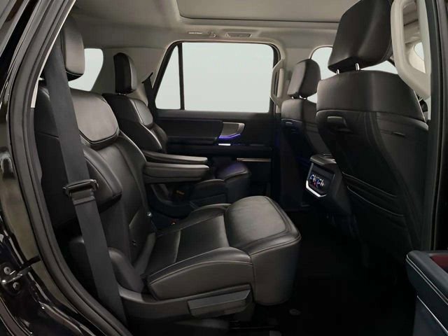 Used 2025 Ford Expedition Platinum AWD/4WD image 26