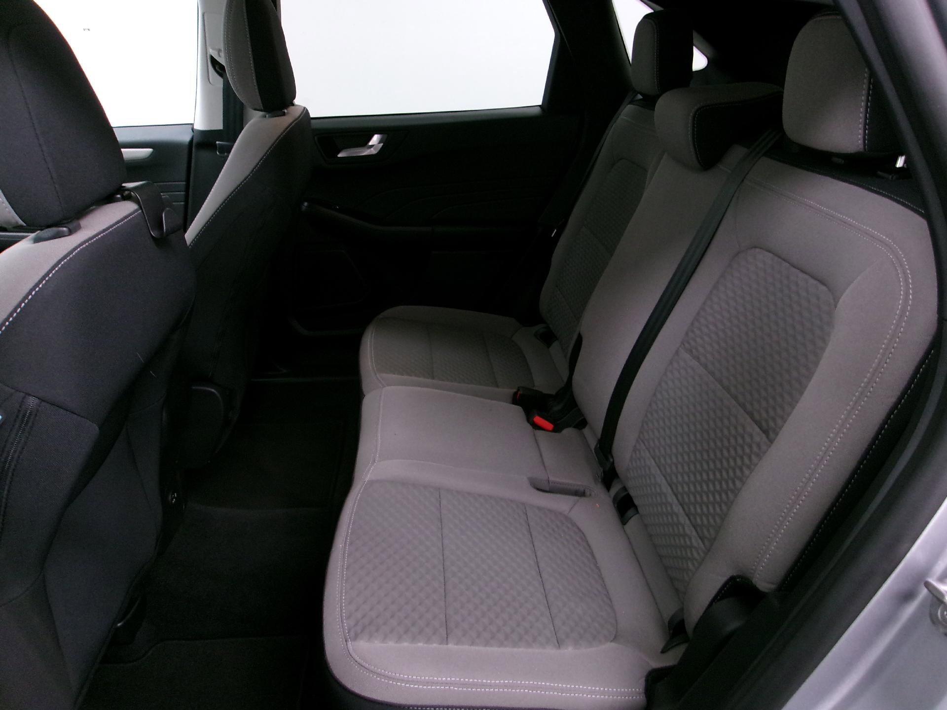 Used 2021 Ford Escape SE image 9