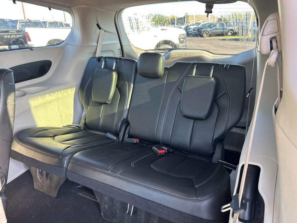 Used 2023 Chrysler Pacifica Touring-L w/ Uconnect Theater Family Group AWD/4WD image 6
