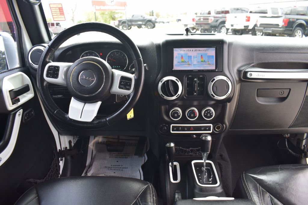 Used 2016 Jeep Wrangler Unlimited Rubicon w/ Connectivity Group image 17