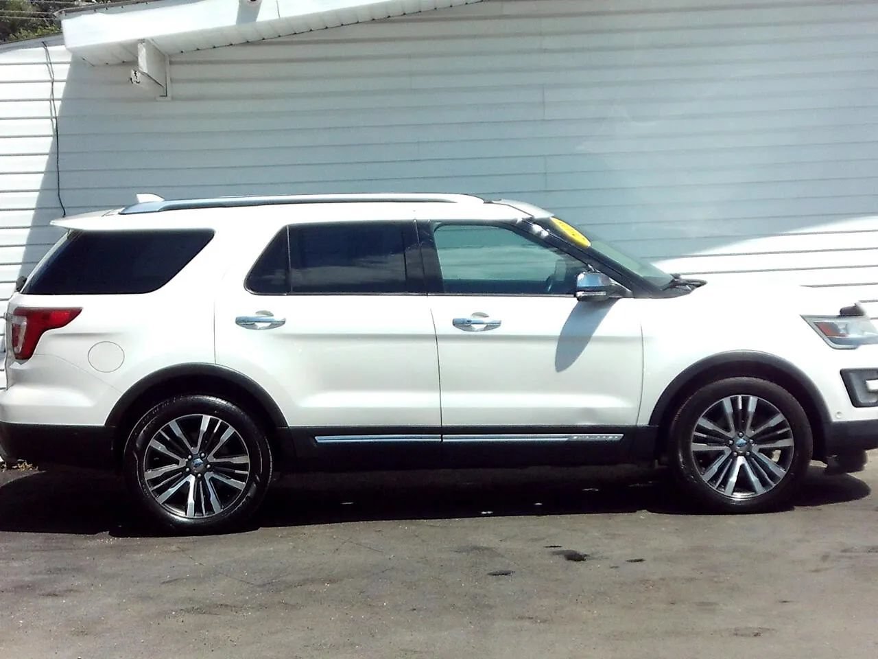 Used 2016 Ford Explorer Platinum AWD/4WD image 7