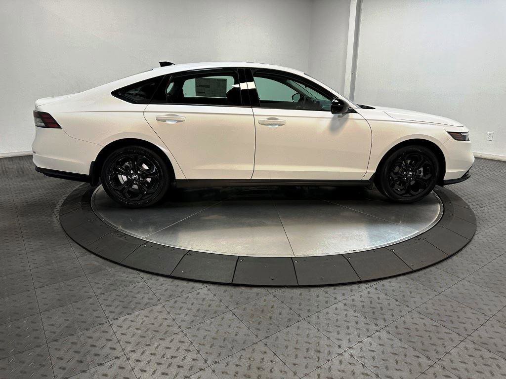 New 2025 Honda Accord SE image 9