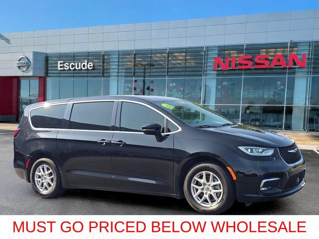 Used 2024 Chrysler Pacifica Touring-L FWD image 1