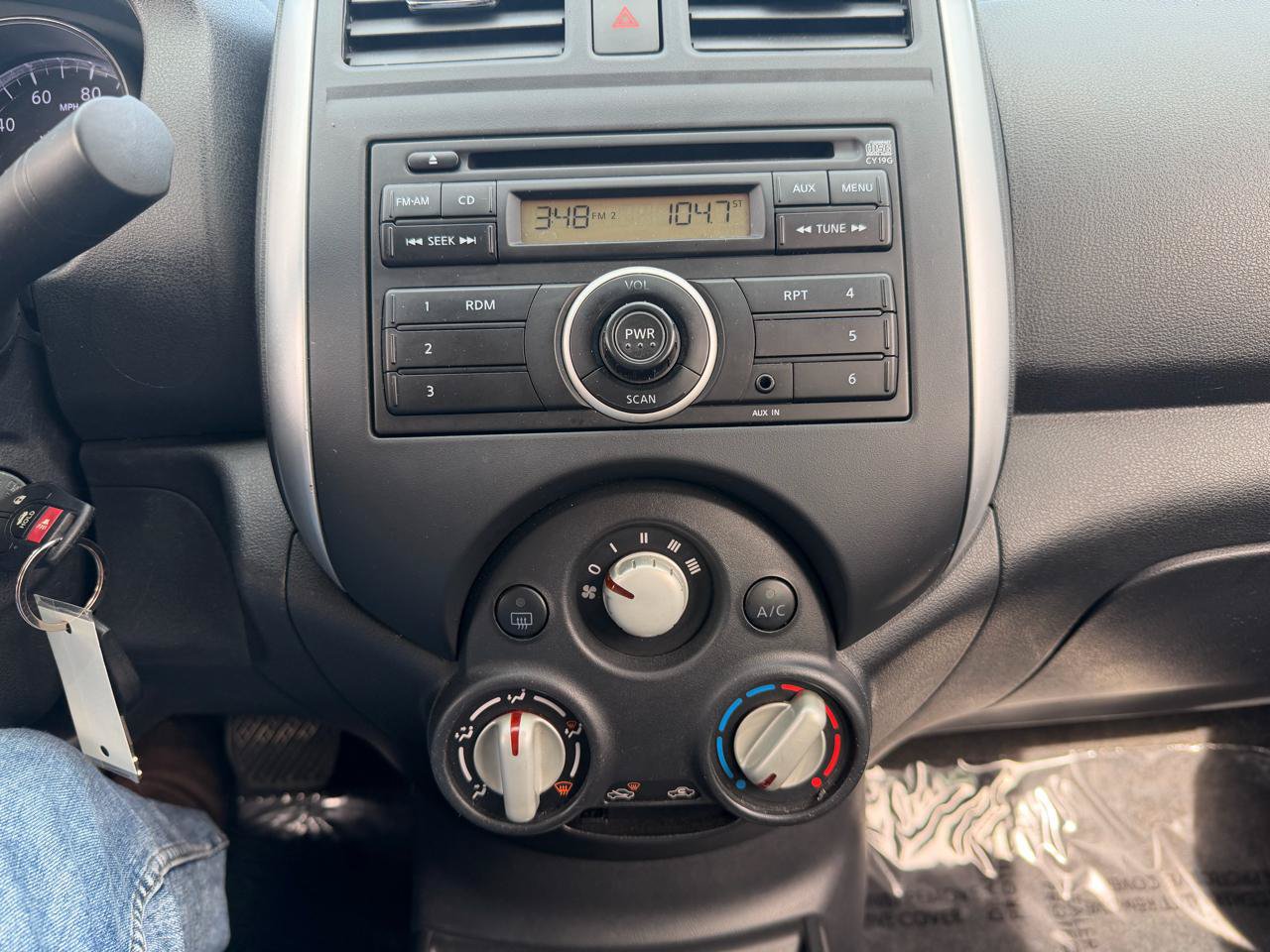Used 2014 Nissan Versa SV FWD image 12