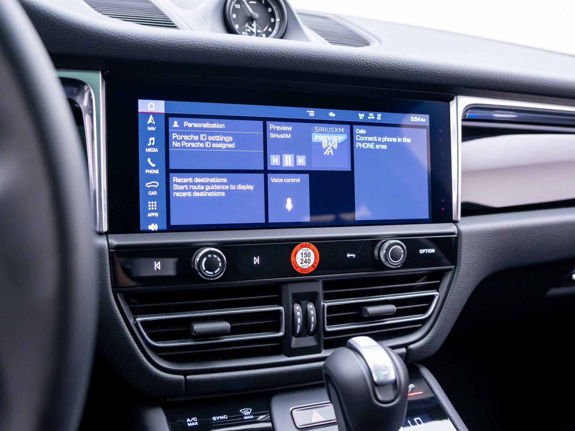 Certified 2025 Porsche Macan AWD/4WD image 24