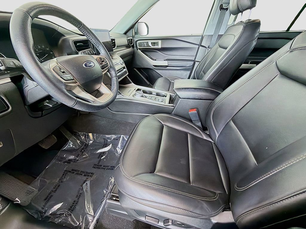 Used 2022 Ford Explorer XLT w/ Equipment Group 202A AWD/4WD image 19