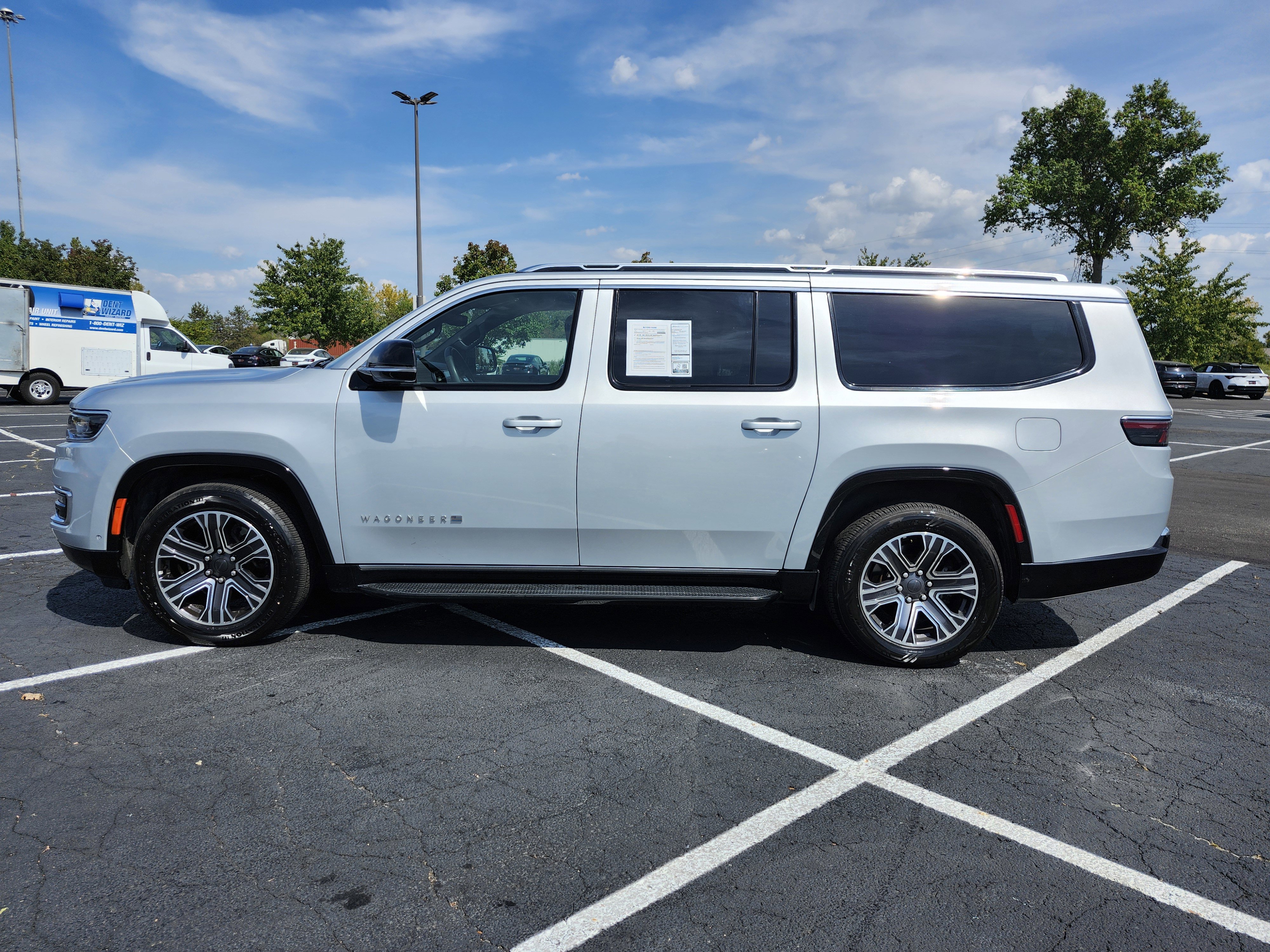 Used 2023 Jeep Wagoneer L Series II image 8