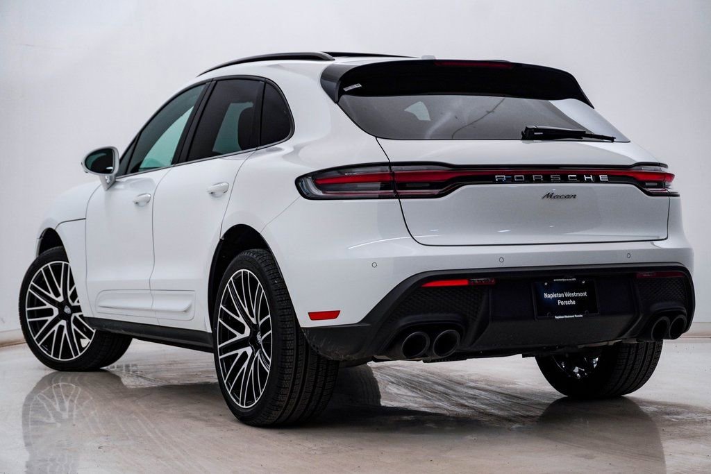 Certified 2025 Porsche Macan image 3