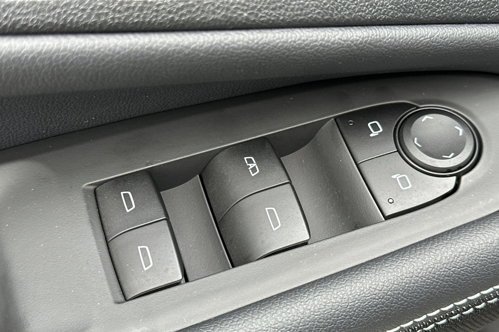 Used 2026 Chevrolet Blazer EV LT image 13