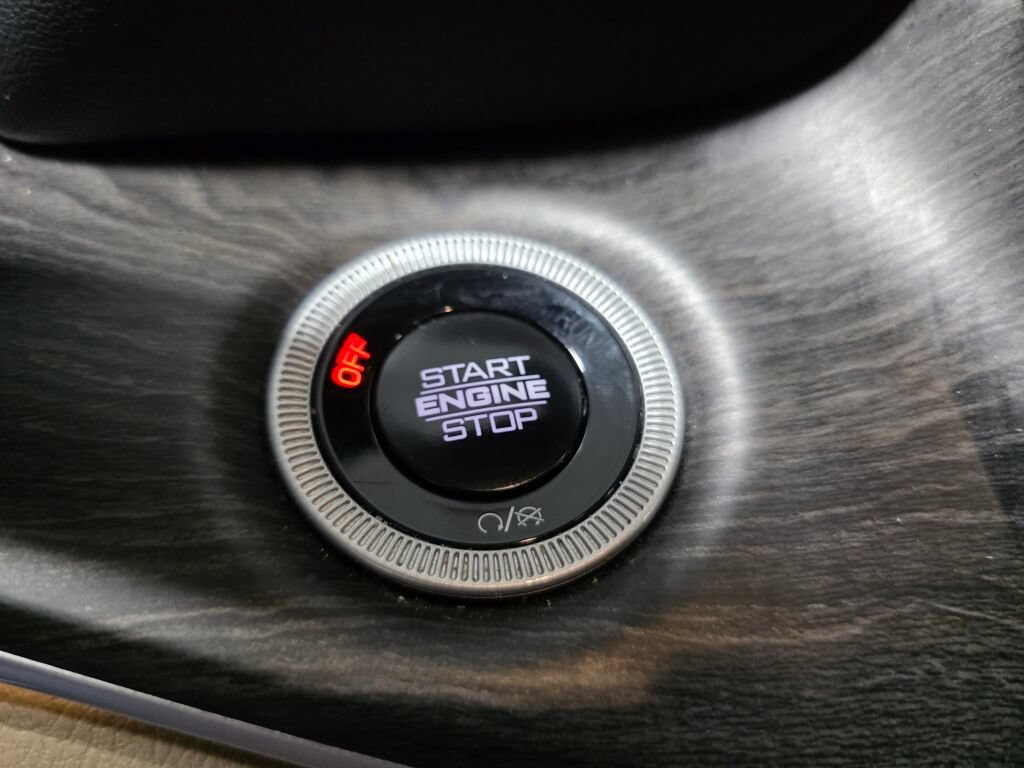 Used 2025 Jeep Grand Cherokee L Limited AWD/4WD image 19