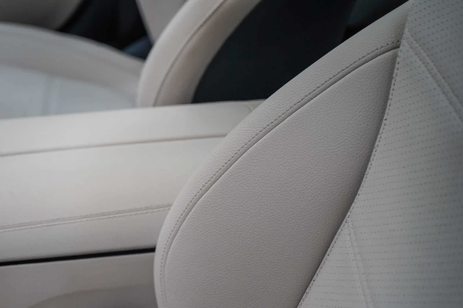 Used 2025 Mercedes-Benz C 300 4MATIC Sedan image 20