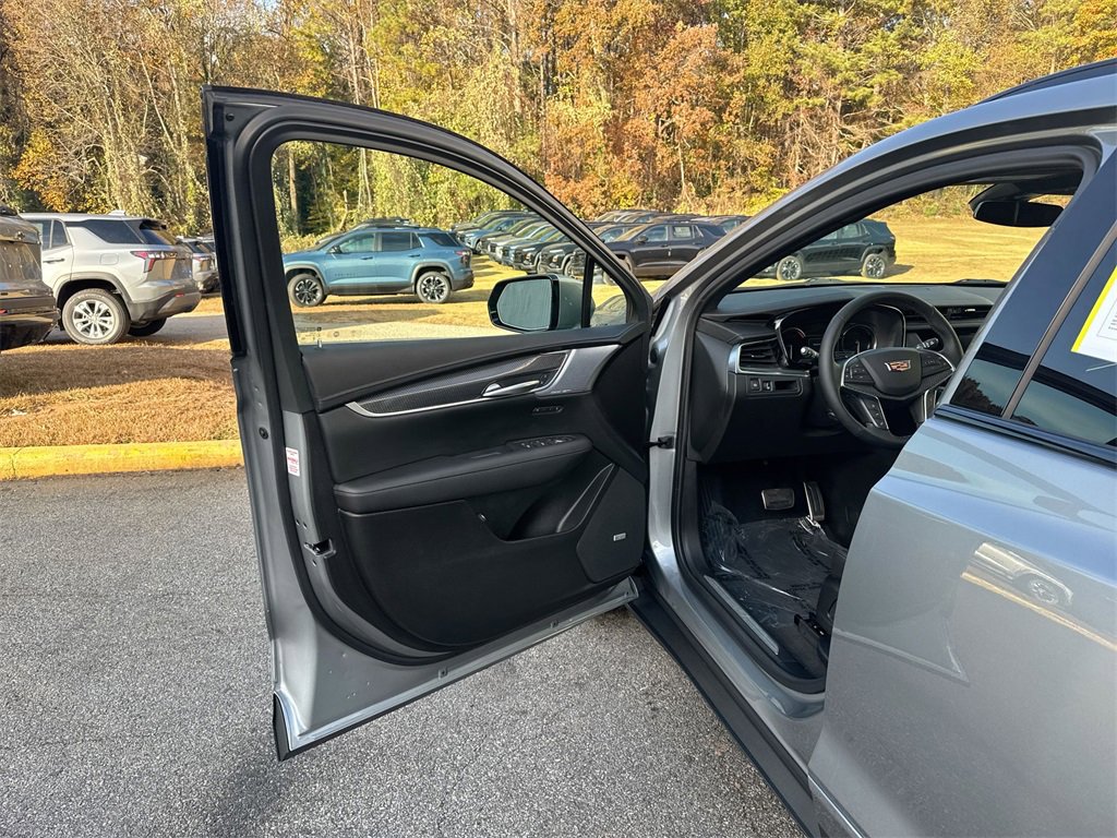 Used 2025 Cadillac XT5 Sportv w/ LPO, Floor Liner Package image 13