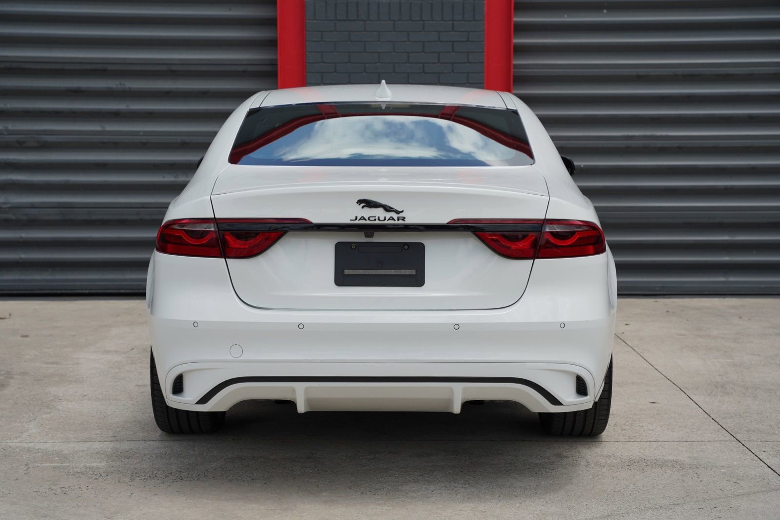 Used 2024 Jaguar XF R-Dynamic SE AWD/4WD image 10
