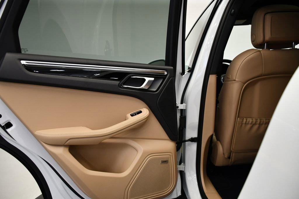 Certified 2025 Porsche Macan Turbo image 41