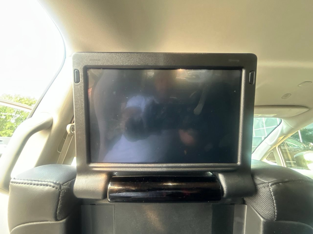 Used 2024 Chrysler Pacifica Touring-L w/ Uconnect Theater Family Group FWD image 29