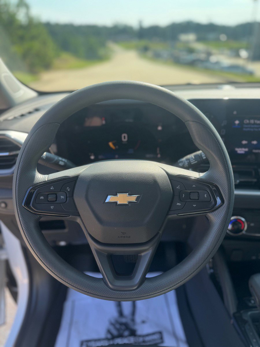 Used 2024 Chevrolet TrailBlazer LT w/ Driver Confidence Package image 11