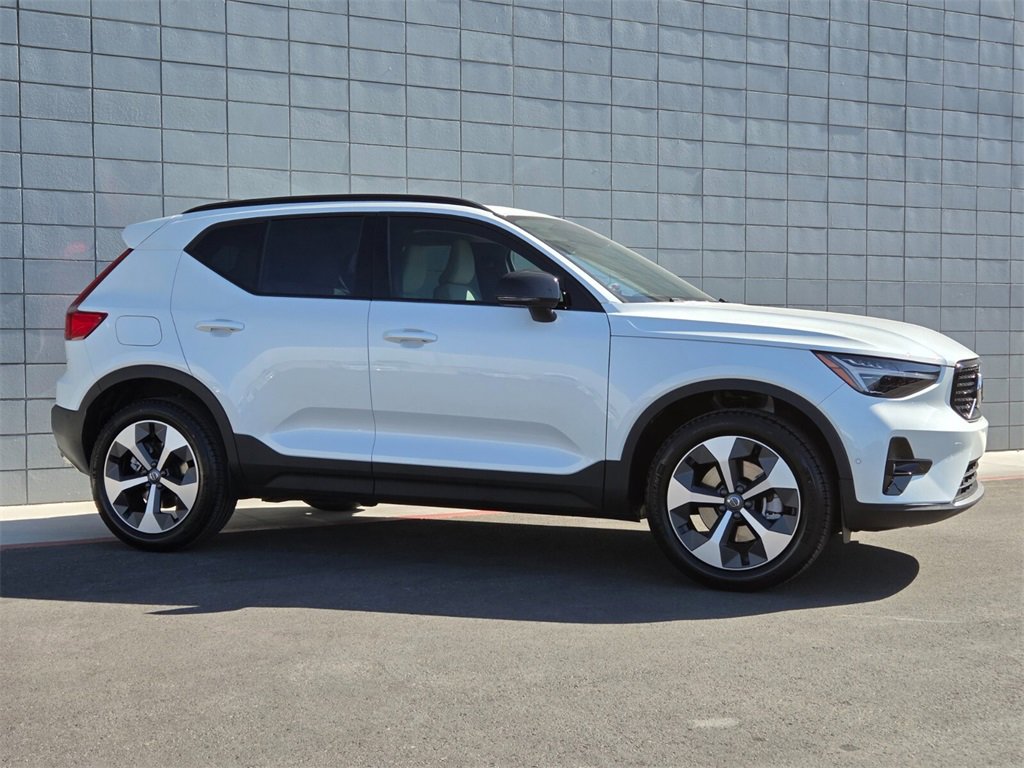 New 2026 Volvo XC40 B5 Plus w/ Protection Package Premier image 4