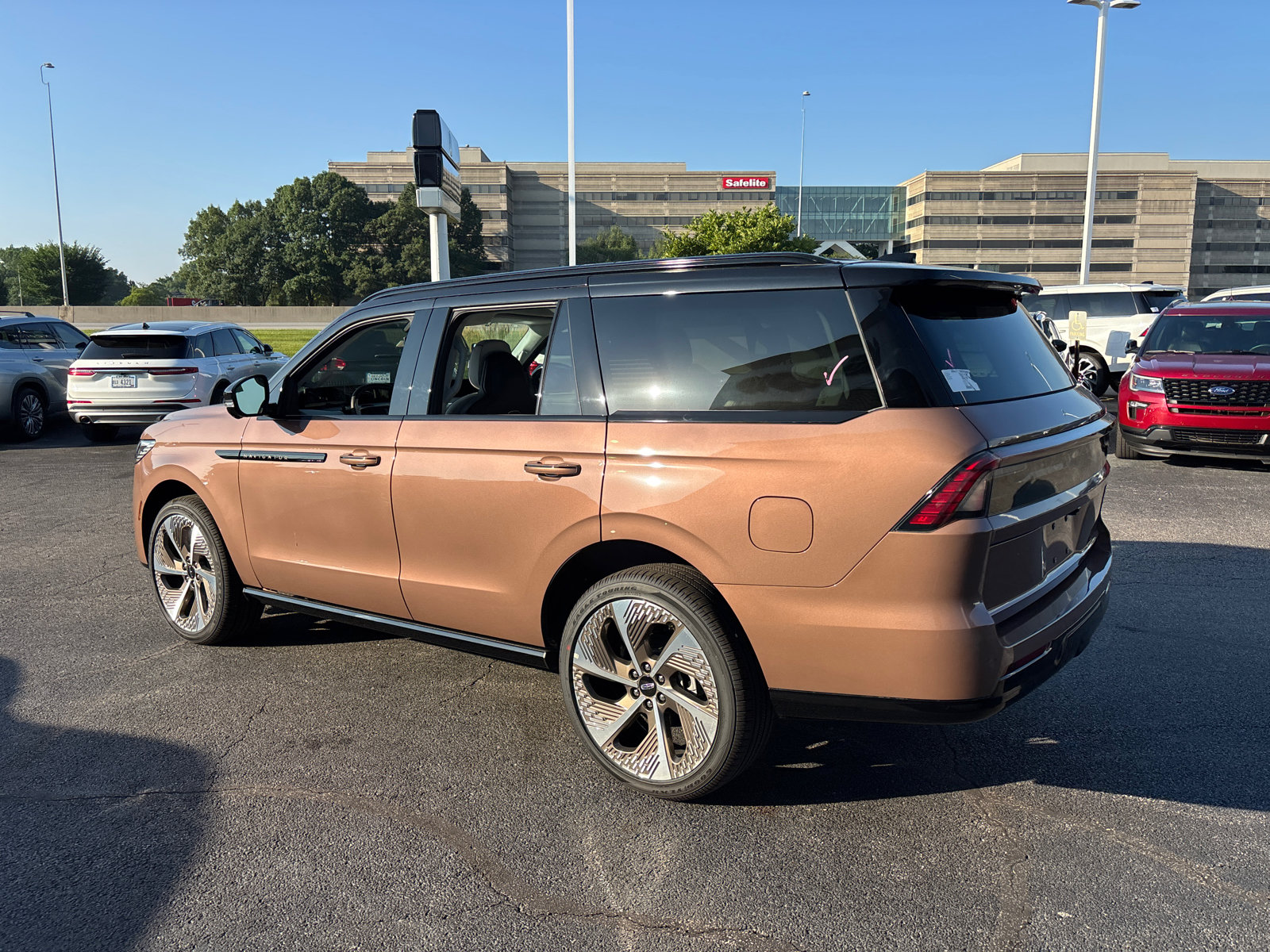 New 2026 Lincoln Navigator Black Label w/ Black Label Special Edition AWD/4WD image 5