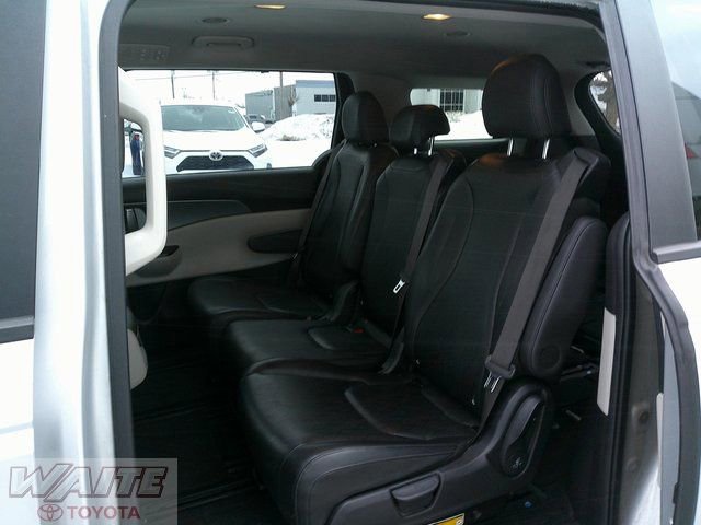Used 2023 Kia Carnival LX image 21