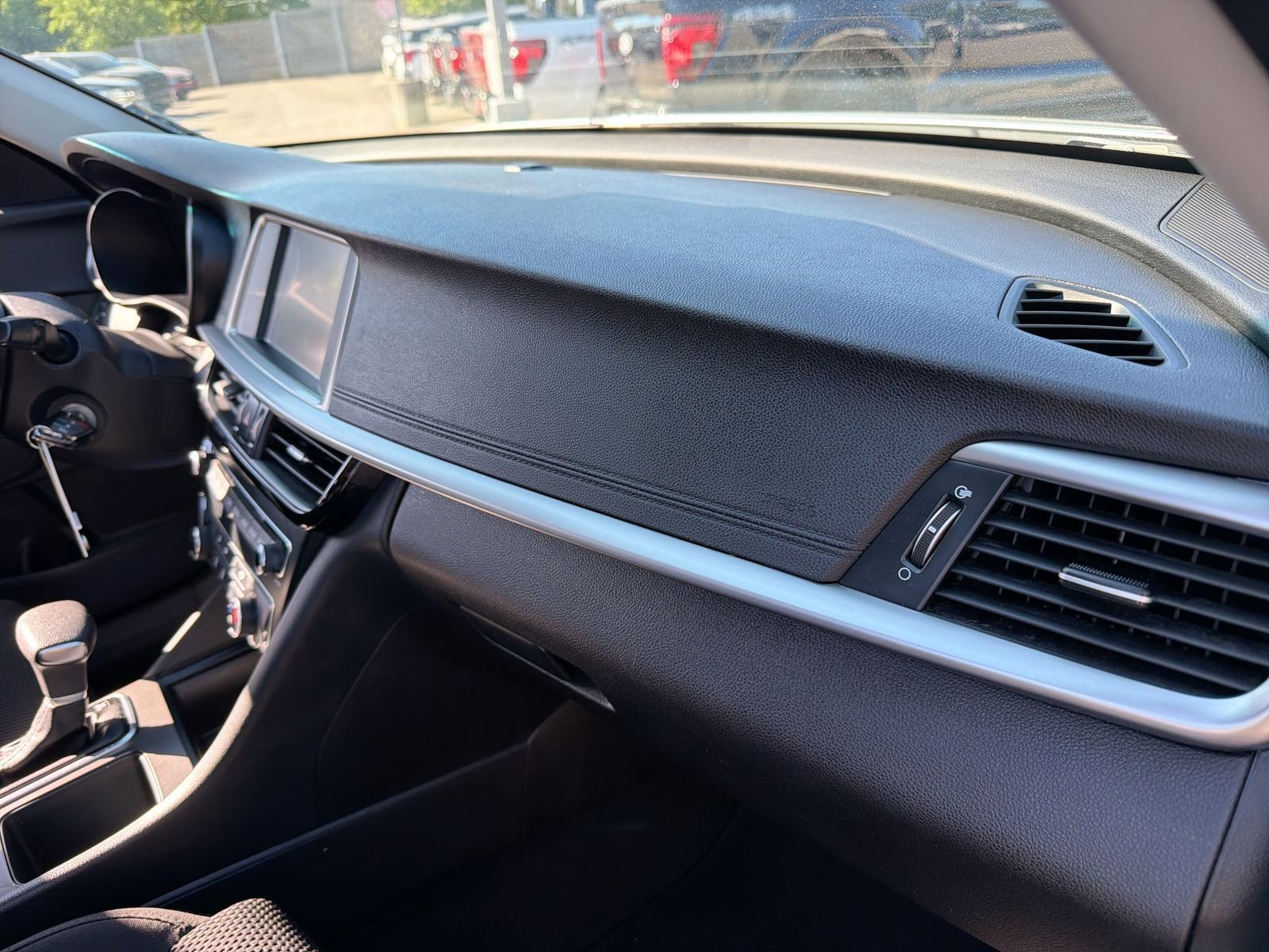 Used 2020 Kia Optima LX FWD image 16