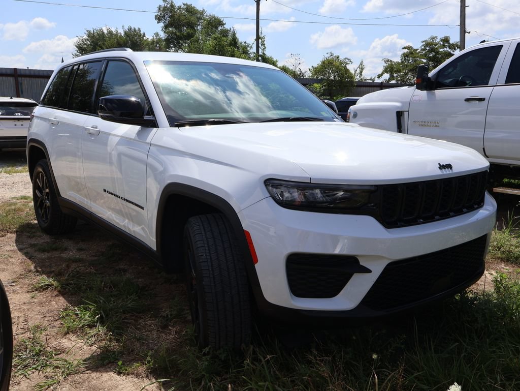Used 2024 Jeep Grand Cherokee Altitude AWD/4WD image 13