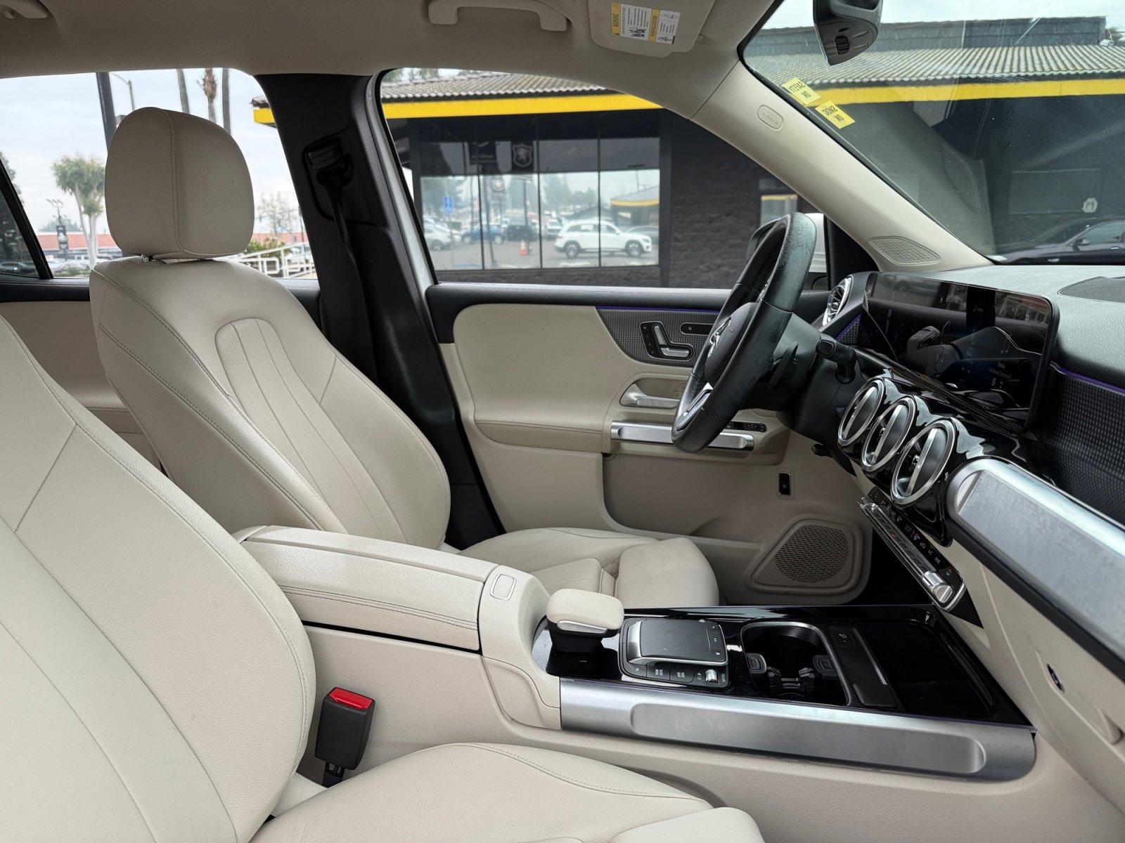 Used 2022 Mercedes-Benz GLB 250 w/ Premium Package Lite image 19