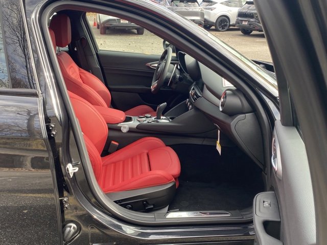 New 2025 Alfa Romeo Giulia AWD image 37