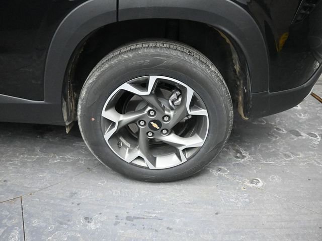 Used 2025 Chevrolet Trax LT image 14