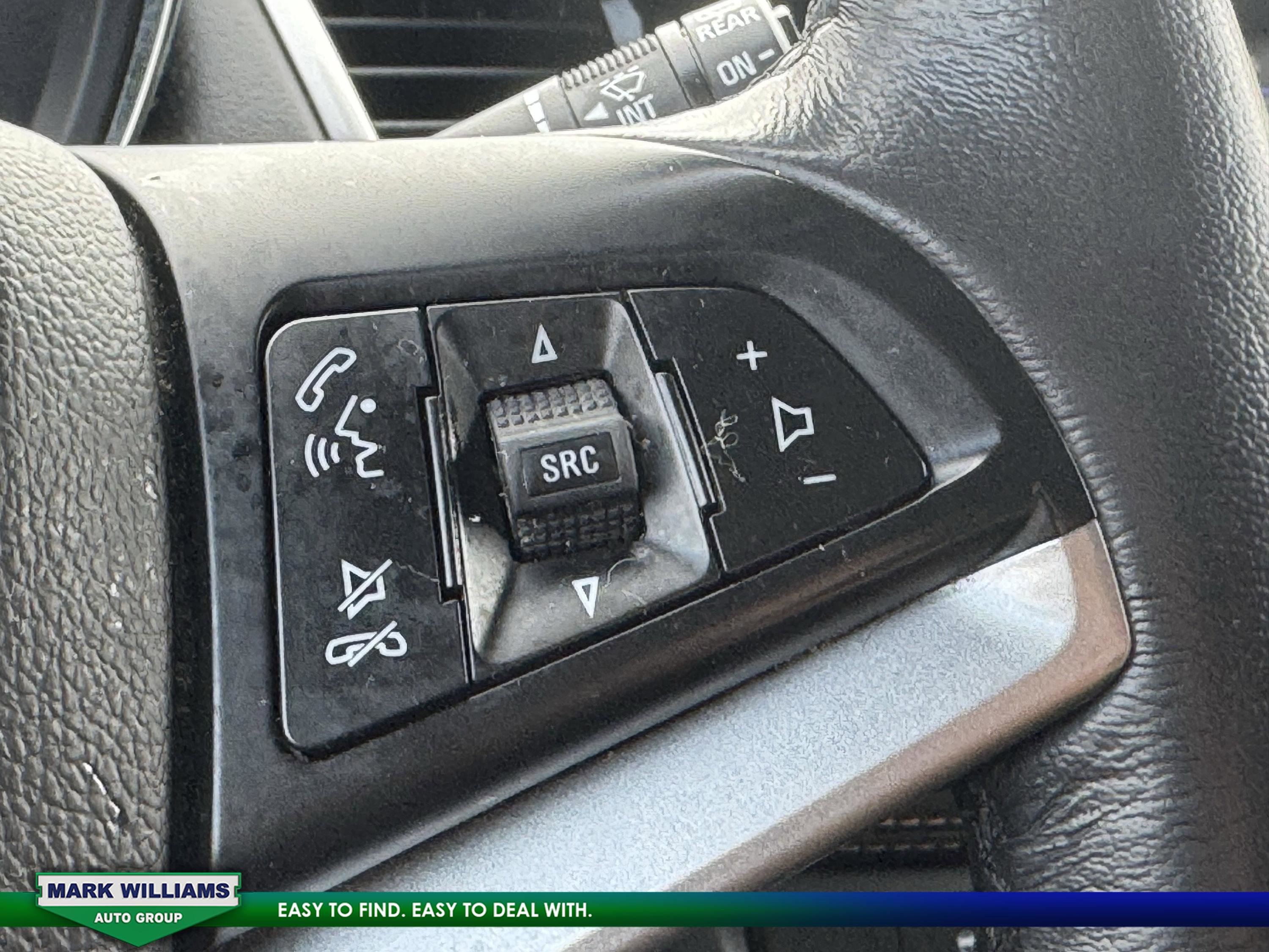 Used 2022 Chevrolet Trax LT w/ Midnight Edition image 9