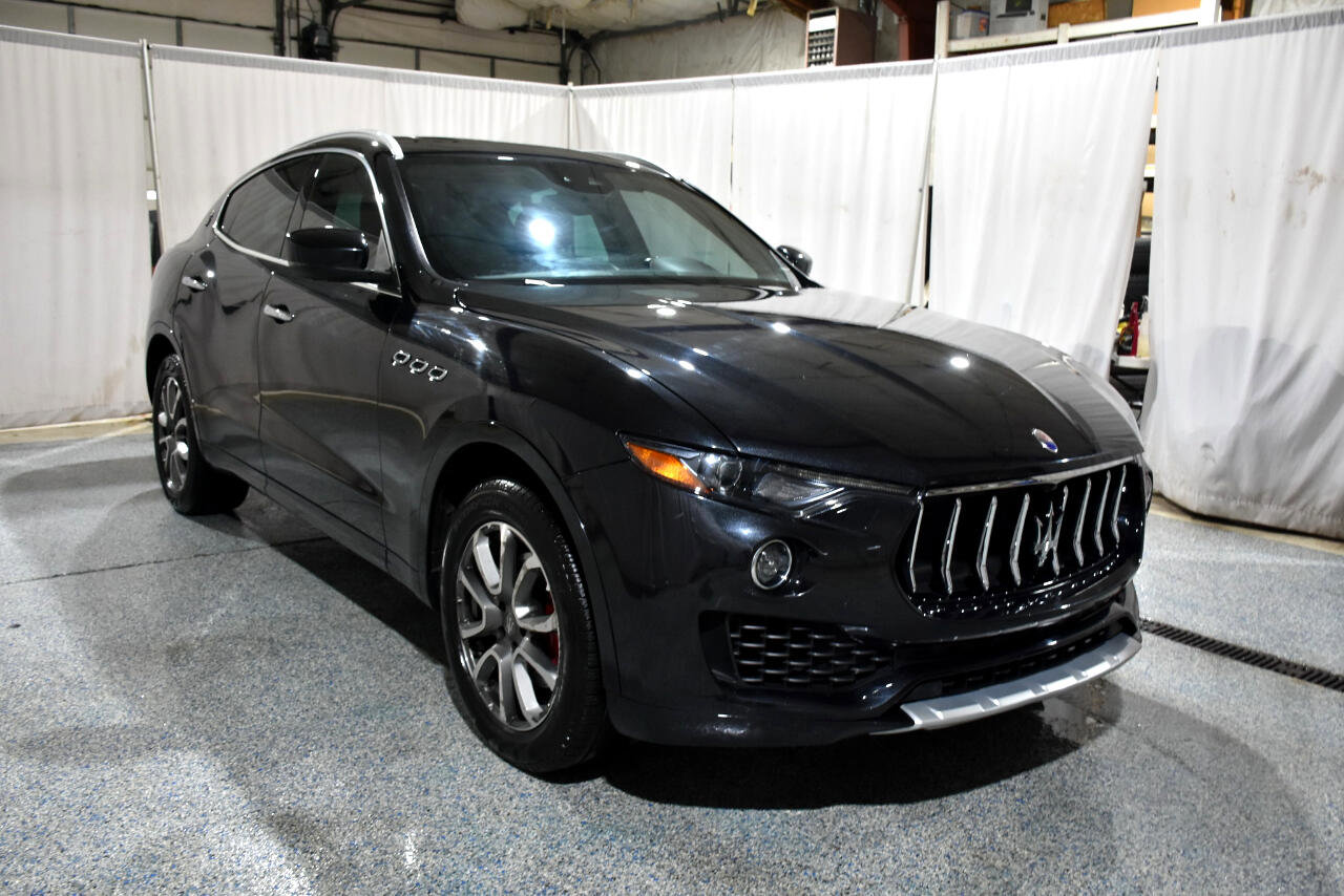 Used 2017 Maserati Levante w/ Luxury Package image 3