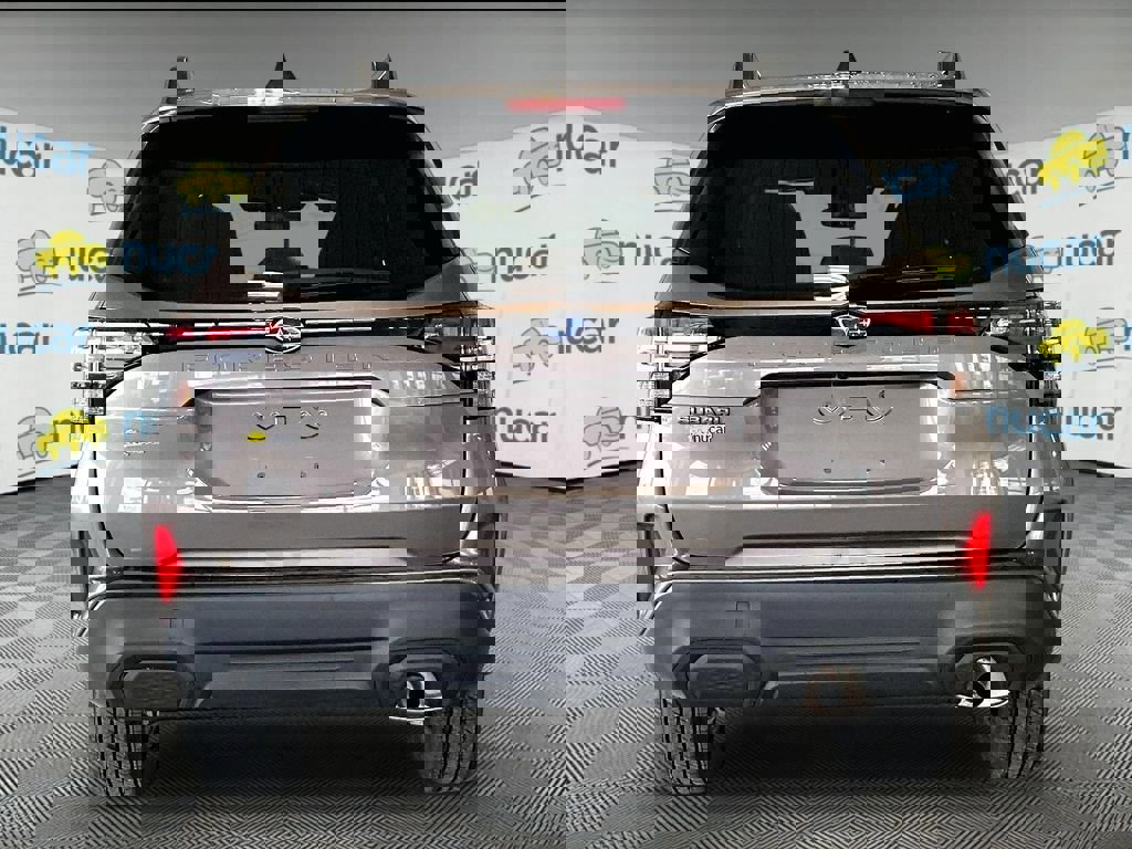 Used 2025 Subaru Forester Premium AWD/4WD image 5