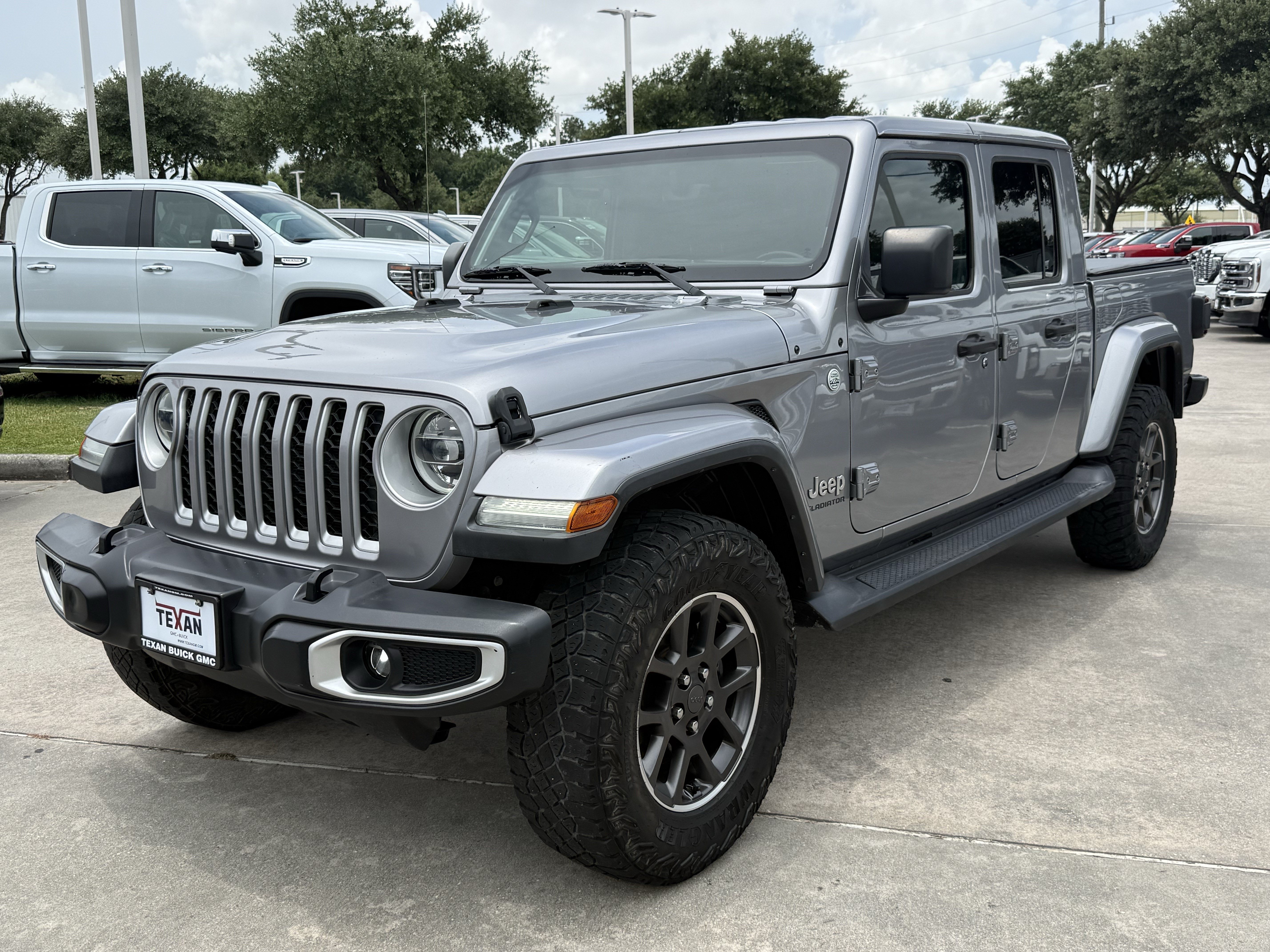 Used 2020 Jeep Gladiator Overland AWD/4WD image 9