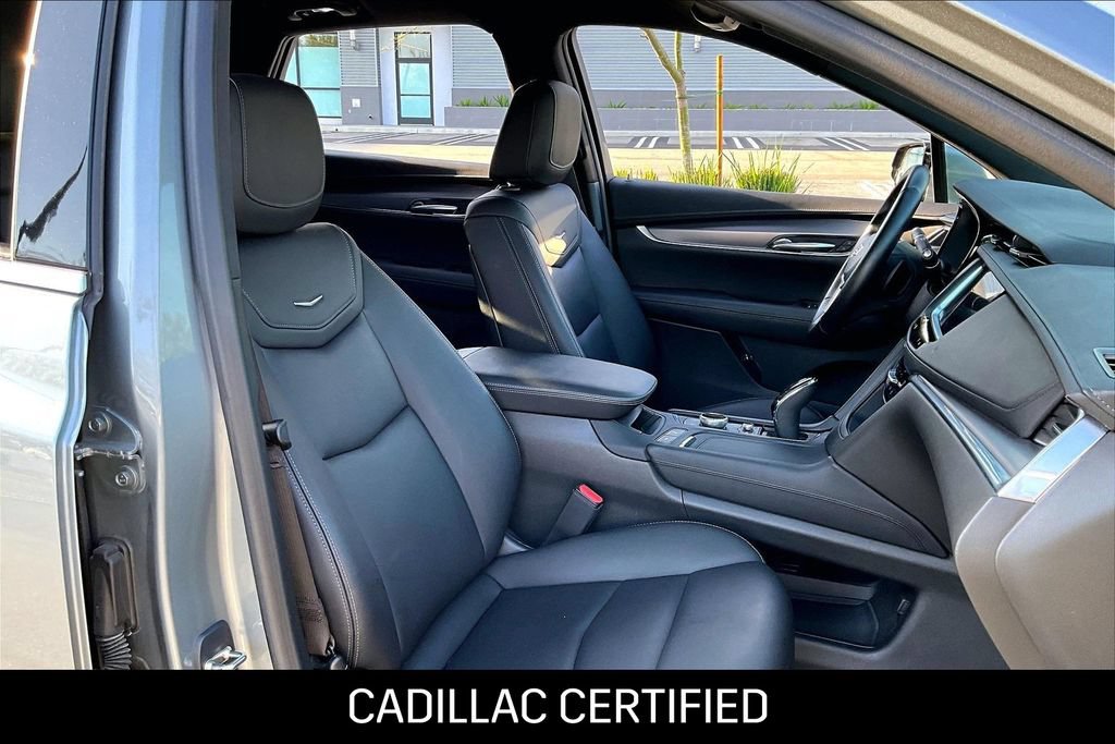 Used 2023 Cadillac XT5 Luxury w/ LPO, Floor Liner Package AWD/4WD image 9
