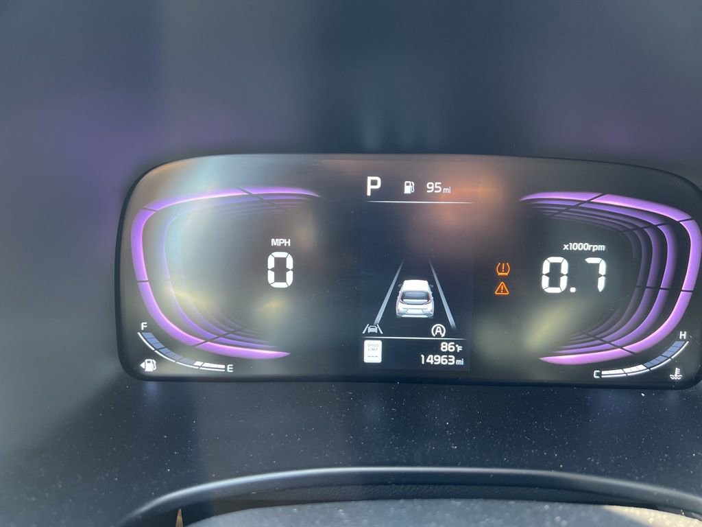 Used 2025 Kia Soul LX w/ LX Technology Package FWD image 8