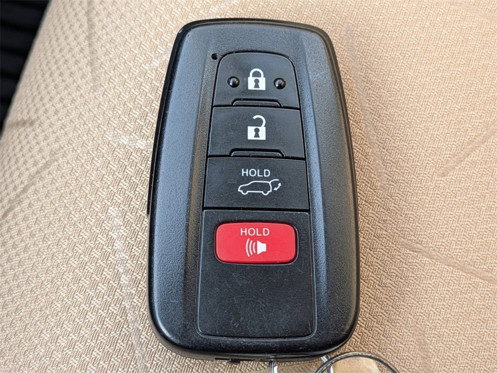 Used 2022 Toyota RAV4 XLE image 29