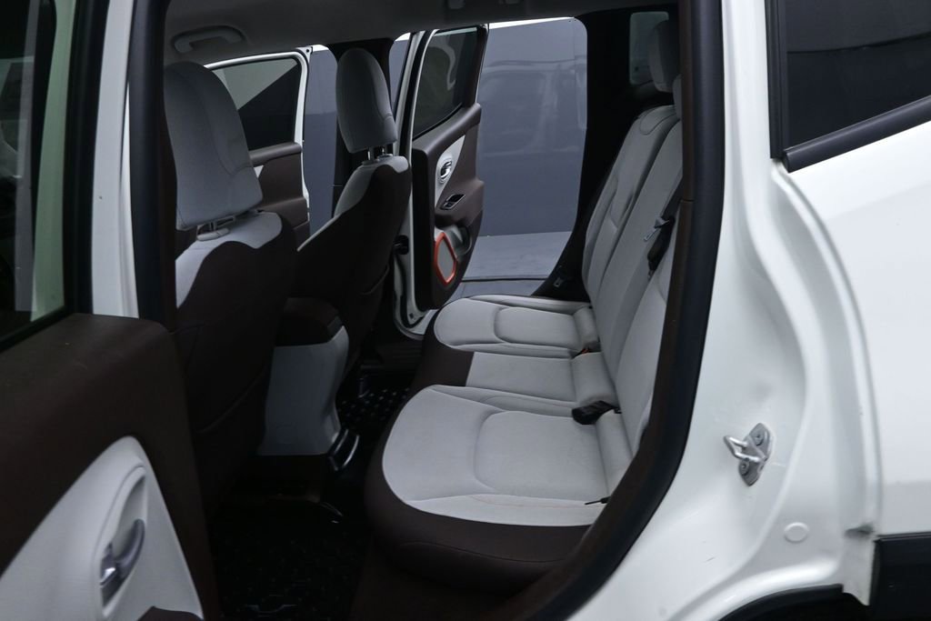 Used 2015 Jeep Renegade Latitude AWD/4WD image 13