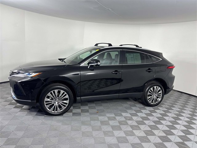 Used 2024 Toyota Venza XLE image 5