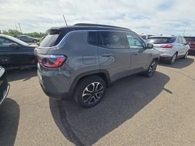 Used 2023 Jeep Compass Limited AWD/4WD image 2
