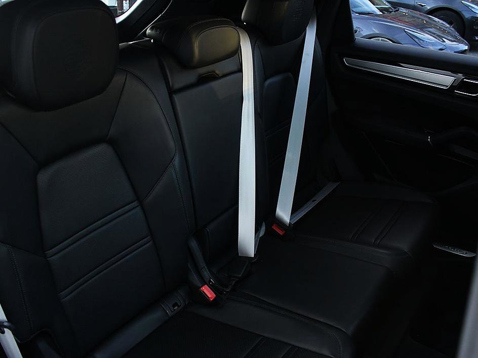 Used 2022 Porsche Cayenne Platinum Edition AWD/4WD image 23