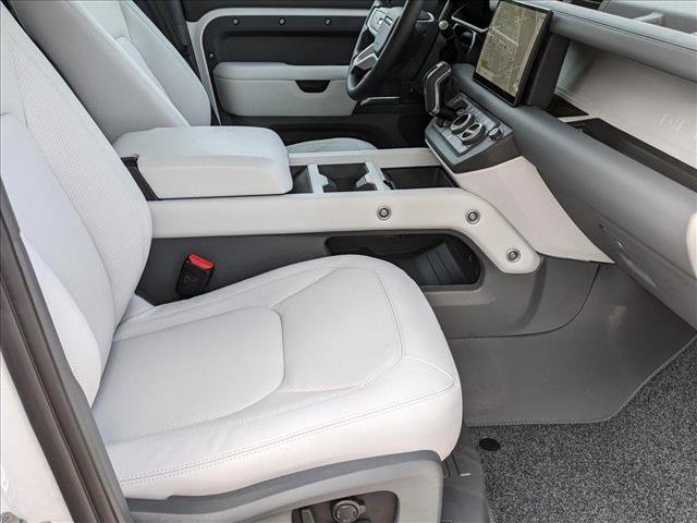 New 2025 Land Rover Defender 110 X-Dynamic SE image 18